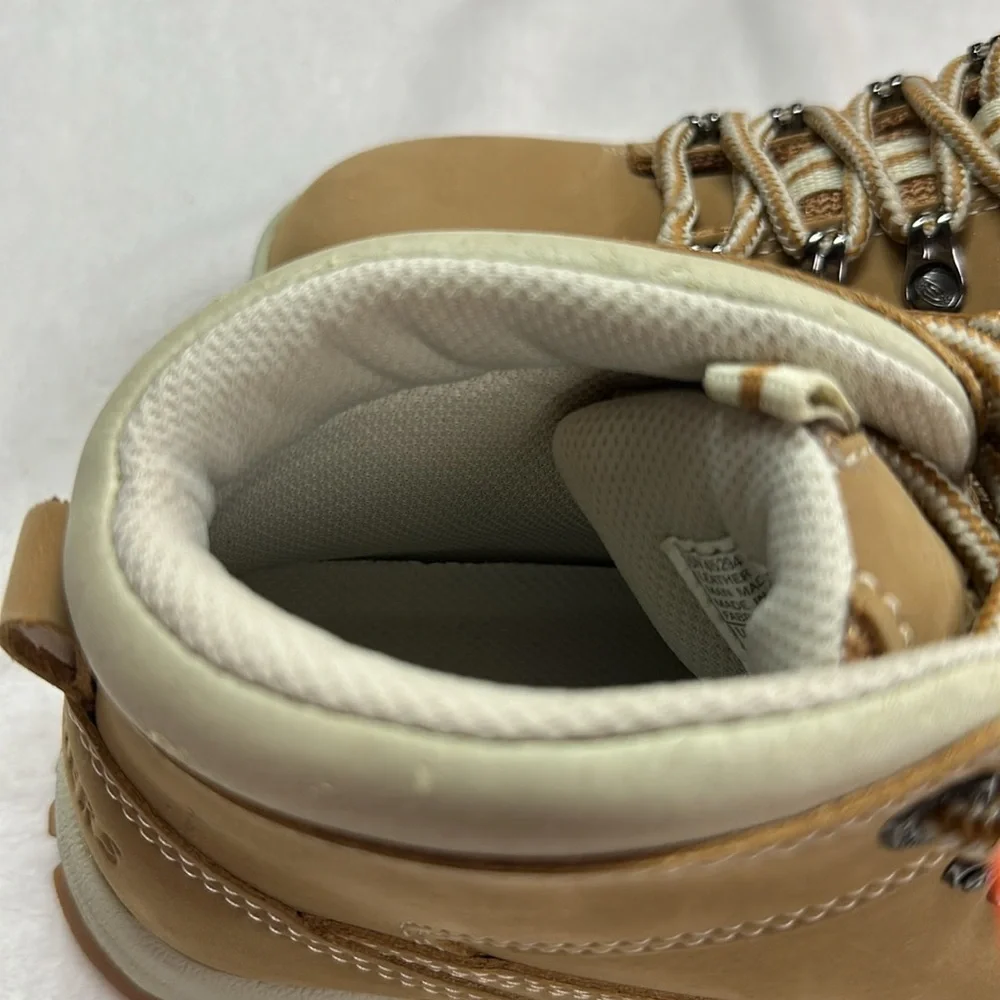 Skechers Synergy Tan & Cream Women’s Hiking Outdoorsy Lace-up Ankle Boots Size 6